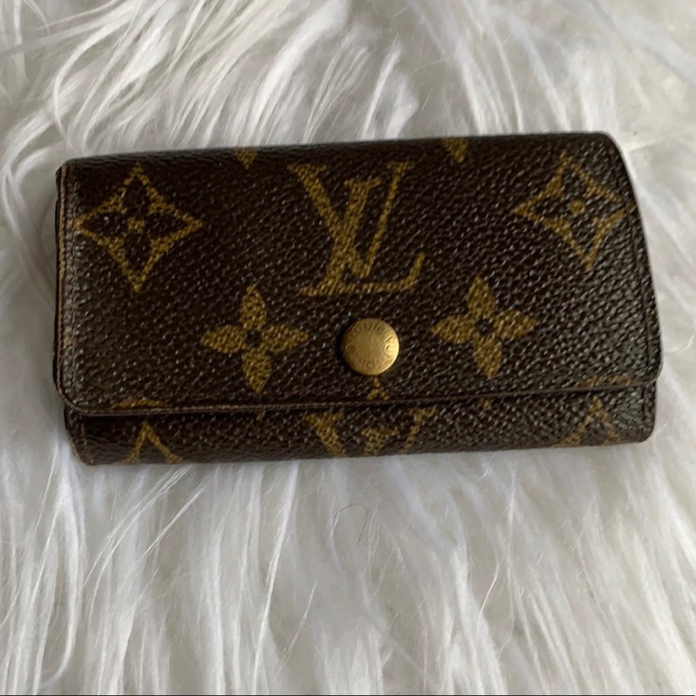 Authentic Louis Vuitton key holder